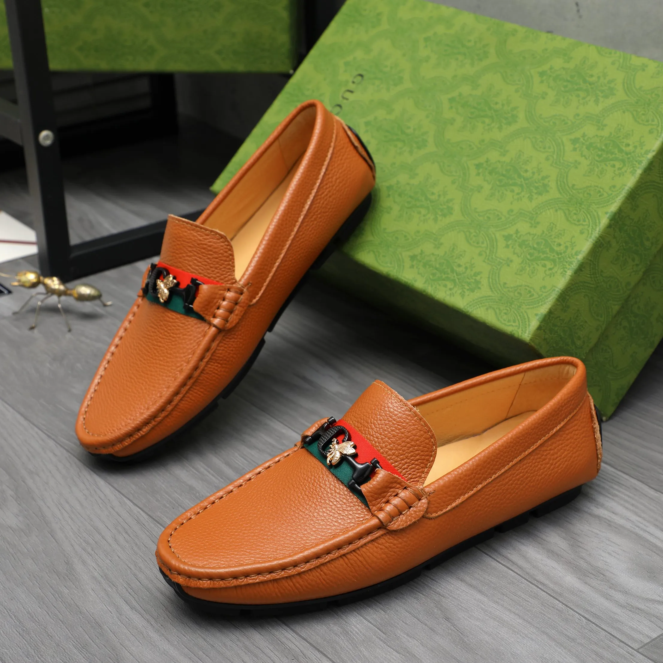 Men's shoes 💰360 Product trademark: GUCCI "Gucci" casual slip-on men's shoes Regular size: 38-45 Product materials: Selected pebbled cowhide upper, pigskin lining, rubber outsole